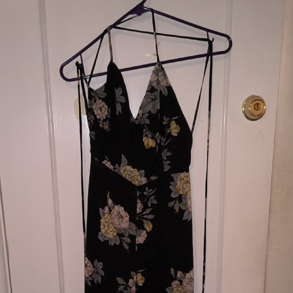Lulus Pants - Lulu's Elegant Black Floral Romper